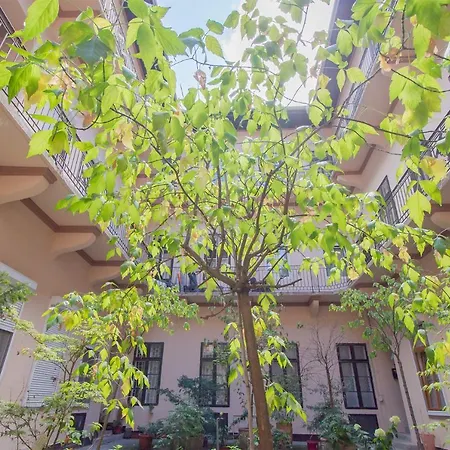 Basilica Two Bedroom דירה